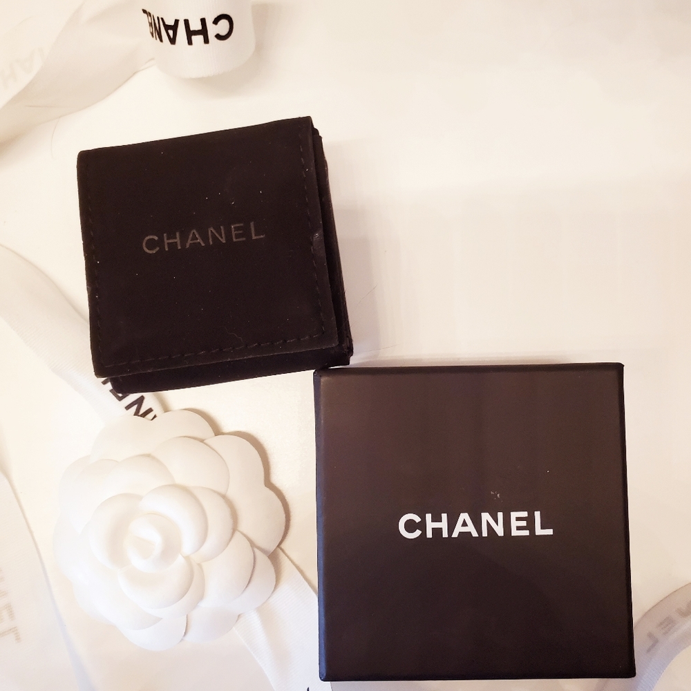 SOLD ✈️ Authentic Chanel Twist CC Logo Ring - Picture 5 of 9